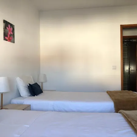 Santiago * 阿威罗